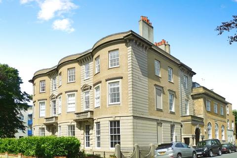 2 bedroom flat to rent, Windlesham Road, East Sussex BN1