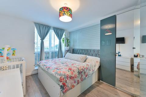 2 bedroom flat for sale, Tudway Road, Kidbrooke, London, SE3