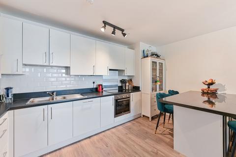 2 bedroom flat for sale, Tudway Road, Kidbrooke, London, SE3