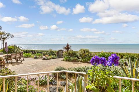 2 bedroom ground floor flat for sale, Moyle Court, Hythe CT21