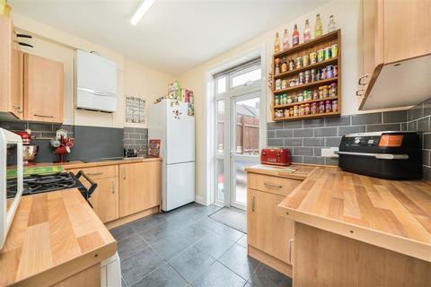 2 bedroom maisonette for sale, Horncastle Road, London SE12