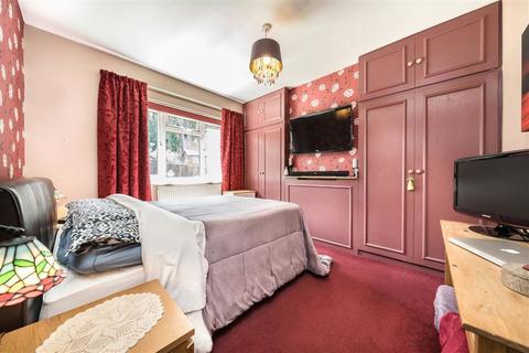 2 bedroom maisonette for sale, Horncastle Road, London SE12