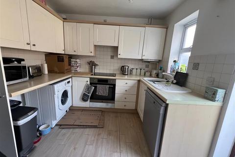 2 bedroom house to rent, Queensgate, AYLESBURY