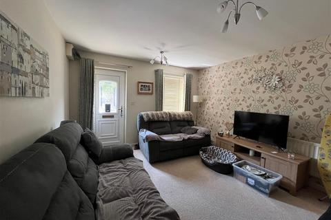 2 bedroom house to rent, Queensgate, AYLESBURY