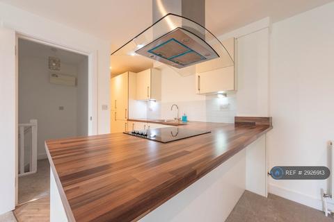 2 bed flat/apartment for rent in Bartholomew St, Newbury, RG14