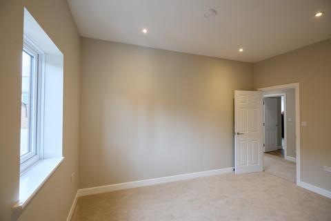 2 bedroom flat to rent, Fleet Road, Hampshire GU51