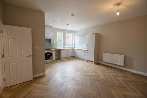2 bedroom flat to rent, Fleet Road, Hampshire GU51