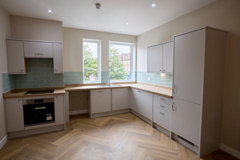 2 bedroom flat to rent, Fleet Road, Hampshire GU51