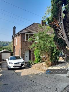 3 bedroom semi-detached house to rent, Terryfield Road, High Wycombe, HP13