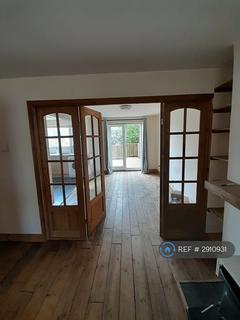 3 bedroom semi-detached house to rent, Terryfield Road, High Wycombe, HP13