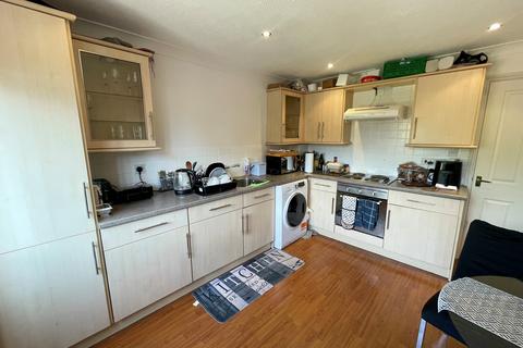 2 bedroom house to rent, Farriers Court, Peterborough, PE2
