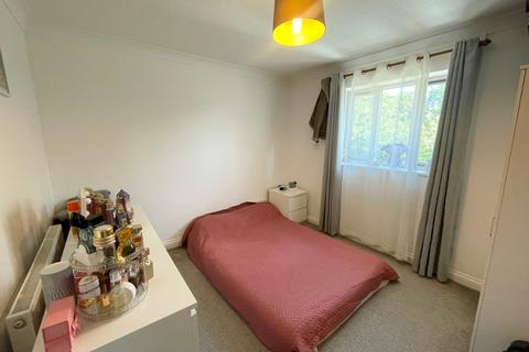 2 bedroom house to rent, Farriers Court, Peterborough, PE2
