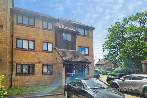 1 bedroom flat to rent, Littlebrook Avenue, Slough, SL2
