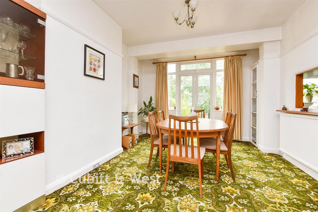 Lounge/Dining Room
