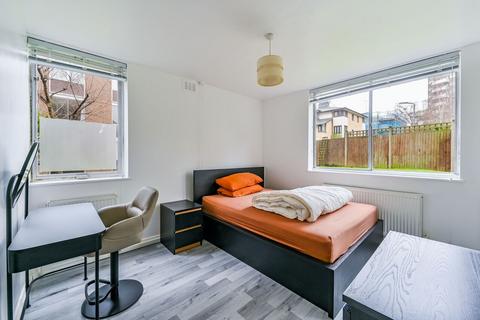 2 bedroom flat to rent, Dinerman Court, St John's Wood, London, NW8