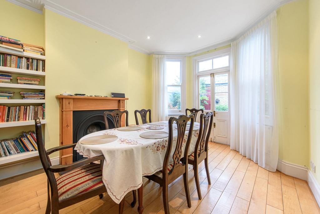 Dining room, fireplace