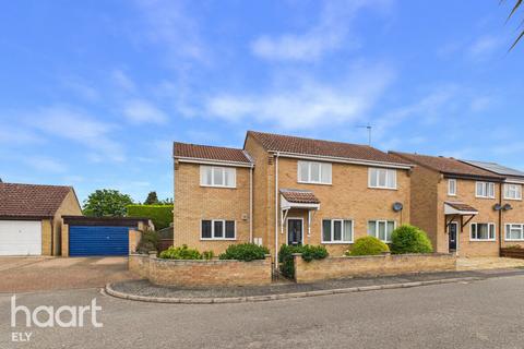 4 bedroom detached house for sale, Snowberry Way, Soham