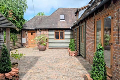 2 bedroom barn conversion for sale, Cruck Barn, Carver Street, Pontesbury, Shrewsbury, SY5 0SB