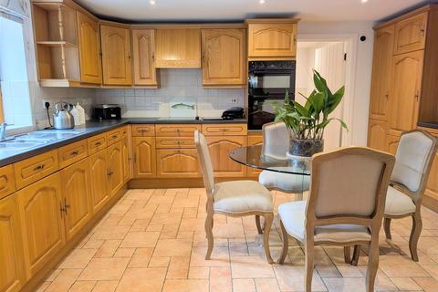 2 bedroom barn conversion for sale, Cruck Barn, Carver Street, Pontesbury, Shrewsbury, SY5 0SB