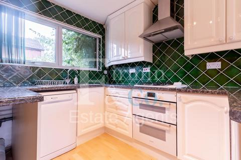 3 bedroom end of terrace house to rent, Saltmarsh, Peterborough PE2