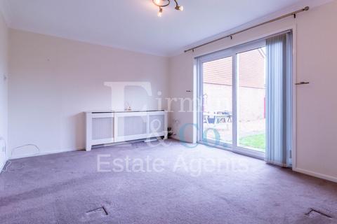 3 bedroom end of terrace house to rent, Saltmarsh, Peterborough PE2