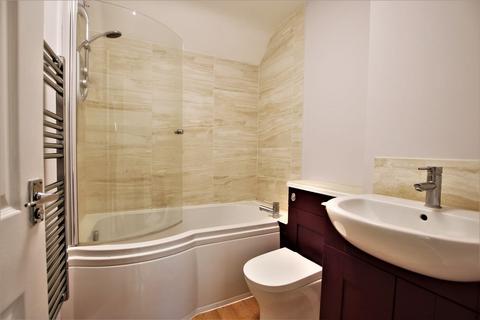 2 bedroom flat to rent, Milton Gardens, Wokingham, RG40