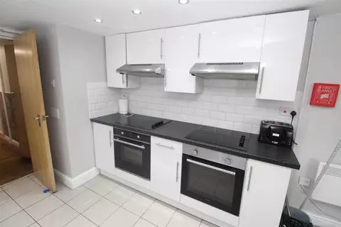 5 bedroom house to rent – pohled 2