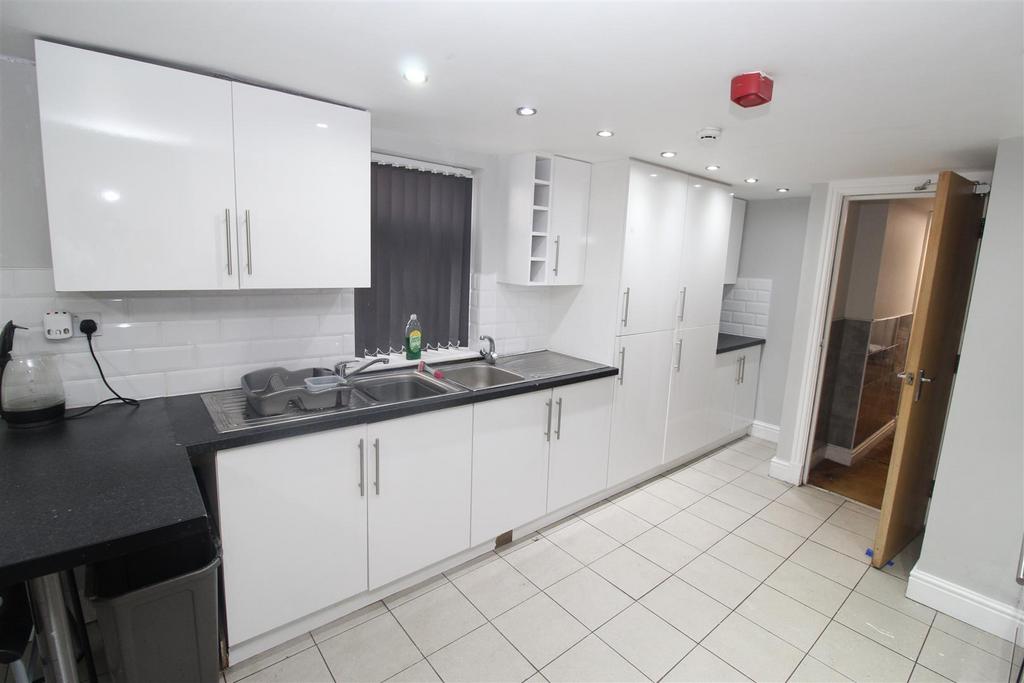Merthyr Street, Cardiff CF24 – pohled 2