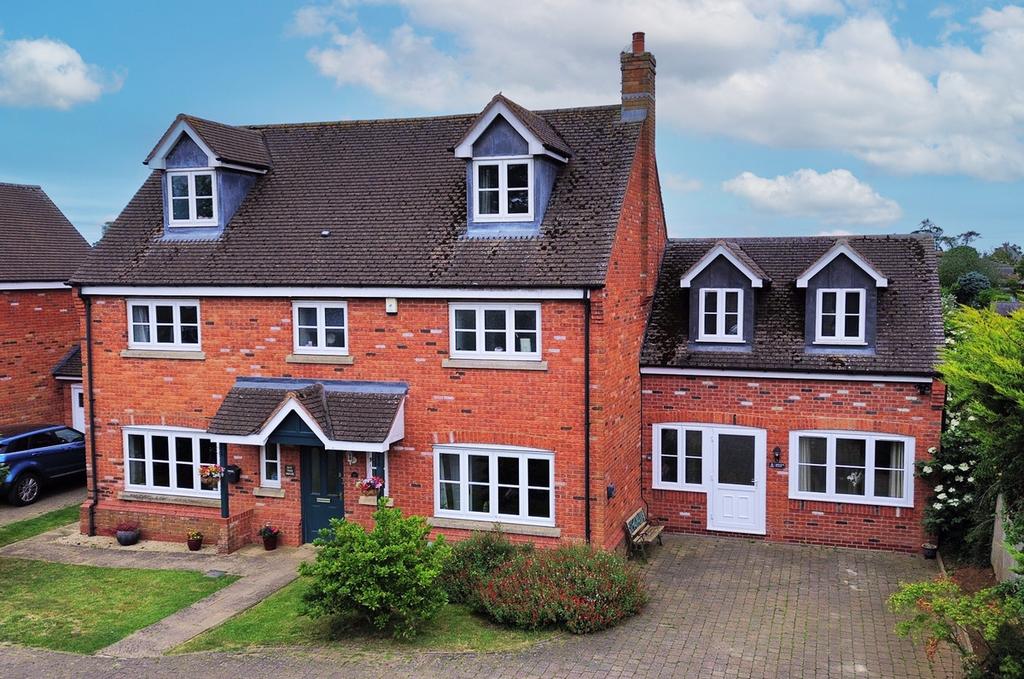 6 bedroom detached house for sale