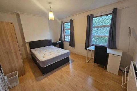 5 bedroom semi-detached house to rent, Cobbold Road, London