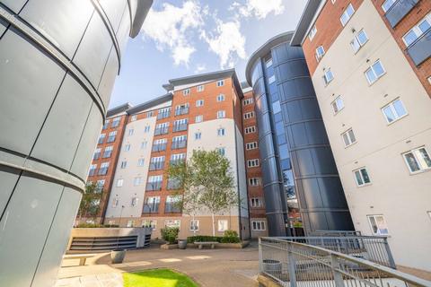 2 bedroom apartment for sale, Aspects Court, Slough SL1