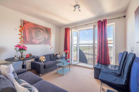 2 bedroom apartment for sale, Aspects Court, Slough SL1