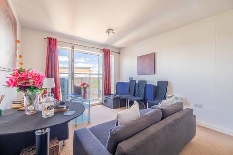 2 bedroom apartment for sale, Aspects Court, Slough SL1