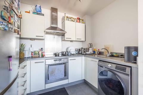 2 bedroom apartment for sale, Aspects Court, Slough SL1