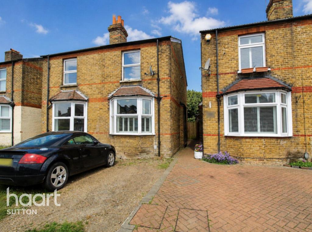 Detached house exterior, driveway