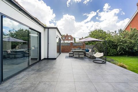 Barnett Wood Lane, Ashtead, KT21