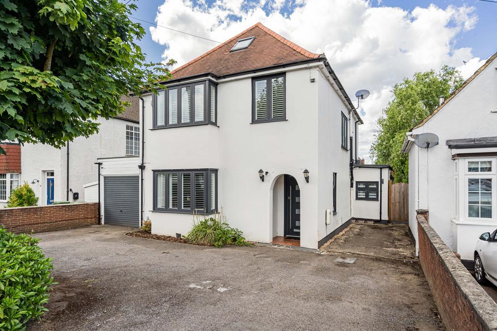 Detached house exterior, driveway