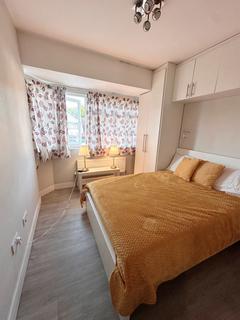 1 bedroom in a house share to rent, Langley Crescent, Hayes UB3