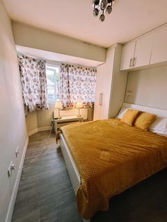 1 bedroom in a house share to rent, Langley Crescent, Hayes UB3