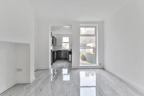 3 bedroom terraced house to rent, Old Mill Lane, Barnsley