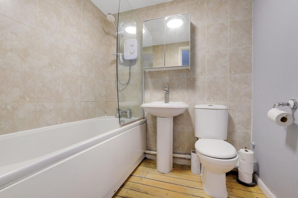 House in Rushcliffe, Edwalton - More