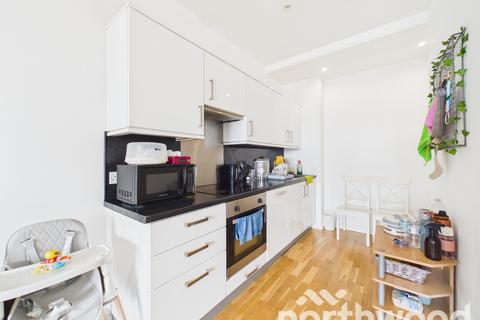 1 bedroom flat for sale, Park Street, Town Centre, Ashford, TN24