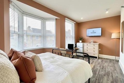 1 bedroom in a house share to rent, Southbourne Grove, Westcliff-On-Sea