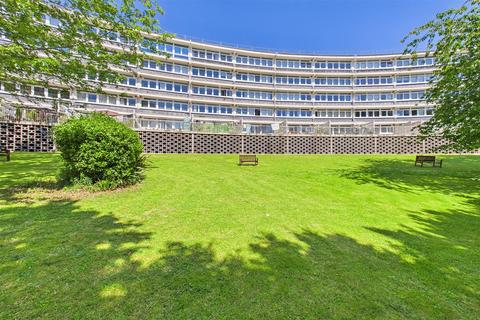 2 bedroom flat for sale, Perfectly placed for Clevedon living