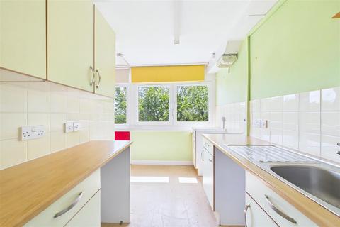 2 bedroom flat for sale, Perfectly placed for Clevedon living