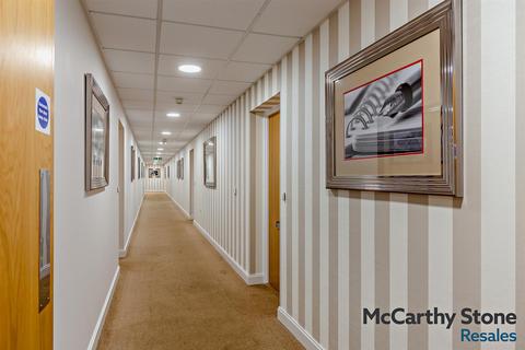 2 bedroom apartment for sale, Hillier Court, Botley Road, Romsey, Hampshire.