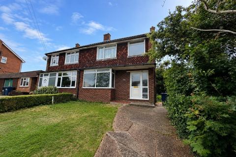 3 bedroom semi-detached house to rent, Hughenden Ave, High Wycombe