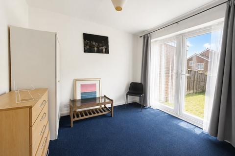 3 bedroom semi-detached house to rent, Hughenden Ave, High Wycombe