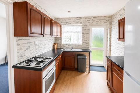 3 bedroom semi-detached house to rent, Hughenden Ave, High Wycombe