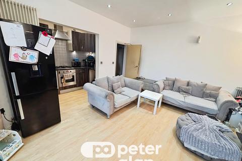 2 bedroom flat to rent, Caerau Road, Newport, NP20